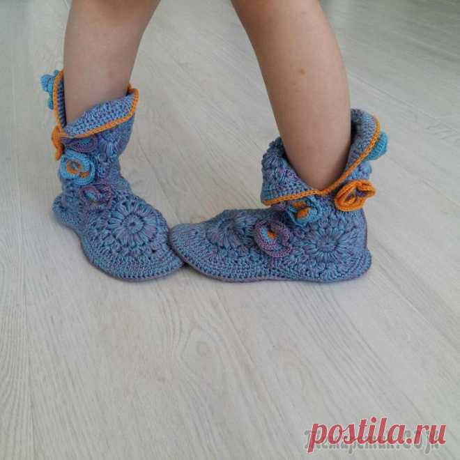 Вязанные домашние тапочки-сапожки