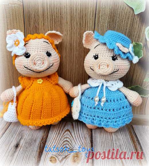 PDF Мисс пухлые щёчки Бася крючком. FREE crochet pattern; Аmigurumi animal patterns. Амигуруми схемы и описания на русском. Вязаные игрушки и поделки своими руками #amimore - свинка в платье, поросёнок, свинья, поросенок.