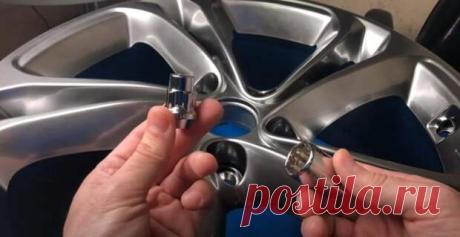 (99+) Как открутить болт-секретку на колесе, если грани слизаны - Самоделкино
                                             - 12 января
                                             - 43140713714 - Медиаплатформа МирТесен В арсенале каждого опытного мастера есть свои проверенные методы, как открутить болт-секретку в нестандартной ситуации (например, если слизаны грани). Как-нибудь попробуем их обобщить и собрать в одну статью. Ну а пока, чтобы не терять время зря, мы поделим...