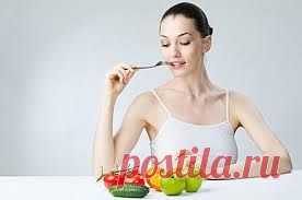 Рецепт долголетия заключается в гармоничном и разумном отношении к себе, миру и окружающим людям. А различные диеты, системы физических упражнений, методики очищения организма должны помогать нам в этом. Ученые утверждают, что отдельные пищевые привычки влияют на длительность жизни, например:

-если вы будете ежедневно завтракать, то проживете на 1,1 года дольше

-если мужчины каждый день будут употреблять свежие томаты (можно и свежеприготовленные соусы из них), то их жизнь удлинится