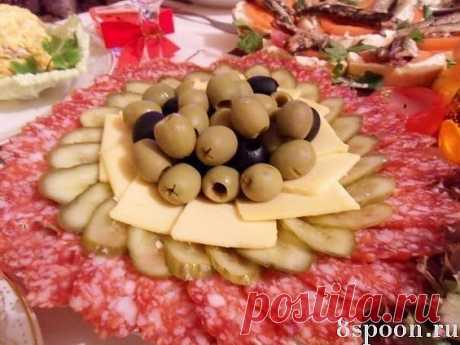 Идеи оформления мясной нарезки на праздник. .