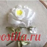 Вышиваем лентами: пособие для начинающих В средневековое время французские королевы предпочитали заниматься вышивкой при помощи лент. Этот вид рукоделия, как вышивать лентами, быстро распространился в Китае и Европе. Фантазийную технику вышивки лентами использовали для украшения мебели, одежды или различных аксессуаров. Овладеть искусством, как вышивать лентами, которое возникло много веков назад, не сложно. Нужно вдохновиться и узнать больше о том, как вышивать лентами. О...