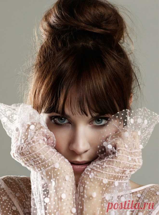 Алекса Чанг (Alexa Chung) в фотосессии Альберта Джордана (Albert Giordan) для журнала Marie Claire UK (май 2013)