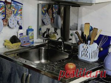 Наличие на даче горячего водоснабжения — не прихоть дачников, а насущная необходимость, так как мыть горячей водой посуду, руки после работы или собранные с участка овощи и фрукты намного гигиеничнее. Однако не все дачные дома имеют автономное водоснабжение, поскольку для монтажа водопроводной сети и нагревательного оборудования (газовой колонки либо электрического бойлера) требуется немалые физические и финансовые затраты.