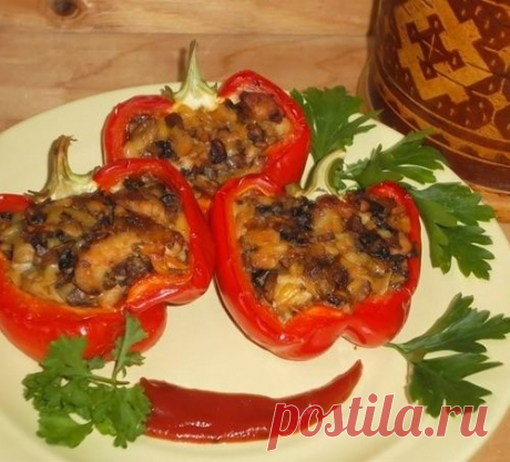 ПЕРЦЫ, ФАРШИРОВАННЫЕ КУРИЦЕЙ И ГРИБАМИ