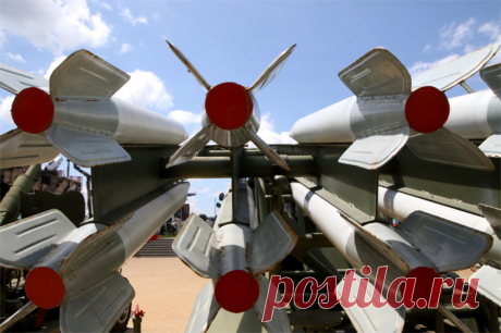 Сделано в НАТО. Ракеты С-200, атакующие Крым, для ВСУ может готовить Запад. По словам экспертов, зенитные ракеты, которые рассчитаны на воздушные цели, ВСУ может запускать по наземным объектам из-за недостатка вооружения.
