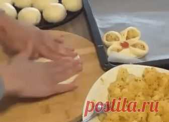 КРАСИВАЯ РАЗДЕЛКА ТЕСТА 🍴🍁СПОСОБ ЛЕПКИ КРАСИВАЯ РАЗДЕЛКА ТЕСТА 🍴🍁СПОСОБ ЛЕПКИ
Как красиво лепить булочки-печенюшки. Попробуйте. 
Учимся лепить красивые булочки-цветочки🌸
Красиво, несложно и глаз радует💖
Понравилось? Поделитесь с друзьями!👇
