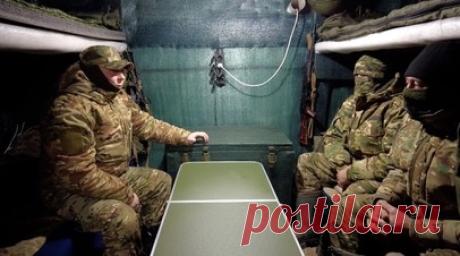 Экипажи танков Т-80БВ уничтожили замаскированные позиции ВСУ на Купянском направлении. Минобороны России опубликовало кадры боевой работы экипажей танков Т-80БВ, которые уничтожили вскрытые укрепрайоны и блиндажи ВСУ. На Купянском направлении танкисты Западной группировки войск оказывают поддержку мотострелковым подразделениям, нанося огневые удары по противнику. Военные могут работать как прямой наводкой, так и с закрытых рельефом местности огневых позиций или в укрытиях. Читать далее