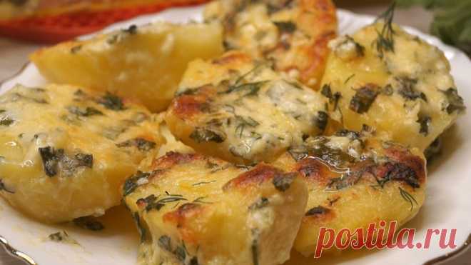 Картофель в духовке в чесночном масле с сыром 







Это очень простой, но удивительно вкусный и ароматный гарнир. Приготовьте и Вы убедитесь в этом сами.
ИНГРЕДИЕНТЫ
Картофель – 8-9шт.
Сливочное масло – 100гр.
Сметана – 2 ст.л.
Сыр – 70гр.
Чесн…