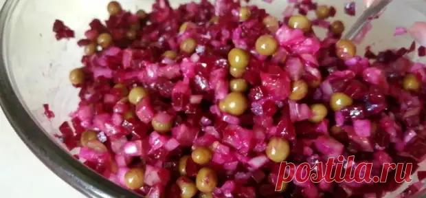 Свекла + селедка = не «шуба». В салате всего 4 недорогих ингредиента, а вкус невероятный. Готовить – проще не бывает - Скатерть-Самобранка - медиаплатформа МирТесен