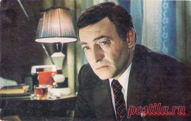 1977. ...И другие официальные лица - кадр из фильма - о2204 | POSTCARDSMUSEUM.com