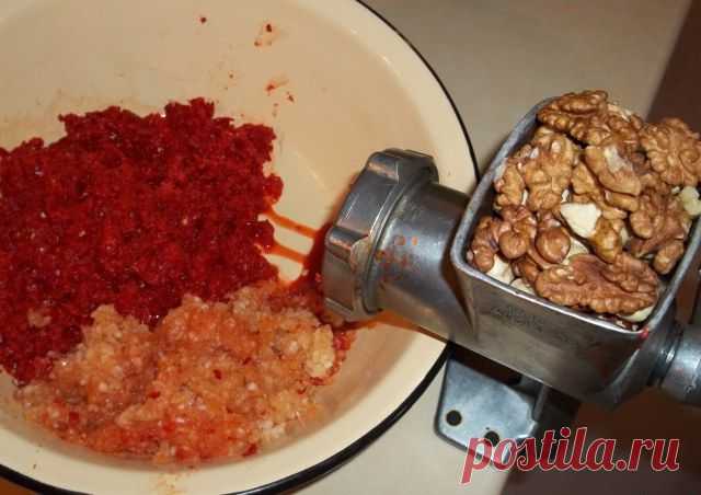 Быстрая аджика с грецкими орехами.