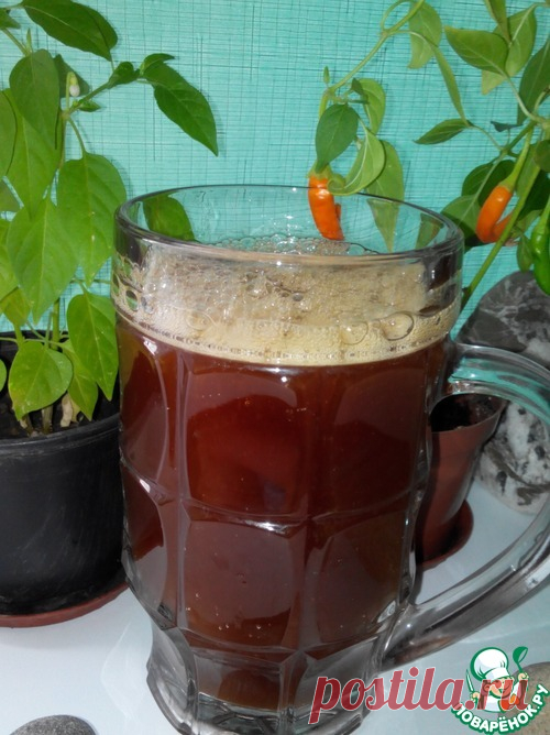 Карамельный квас - кулинарный рецепт.Вода (теплая) — 10 л
Сахар — 700 г
Дрожжи (сухие маленький пакетик,они обычно идут по 11-12 г) — 11 г
Кислота лимонная (горку снять ножом) — 1 ст. л.
Изюм (с горкой) — 1 ст. л.