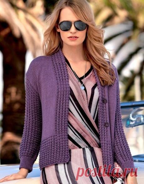 Жакет с рельефными рукавами и планками

Красивый рельефный узор рукавов, повторенный на планках и нижней части этого жакета, получается благодаря спущенным петлям.

РАЗМЕР
36/38 (40/42) 44/46 

ВАМ ПОТРЕБУЕТСЯ
Пряжа (40% вискозы, 30% хлопка, 20% льна, 10% полиамида; 125 м/50 г) — 500 (550) 550 г темно-коричневой; спицы №3, 4 и 4,5; 2 пуговицы цвета баклажана диаметром по 19 мм.

УЗОРЫ

ЛИЦЕВАЯ ГЛАДЬ
Лицевые ряды — лицевые петли, изнаночные ряды — изнаночные петли.

РЕЗИНКА...