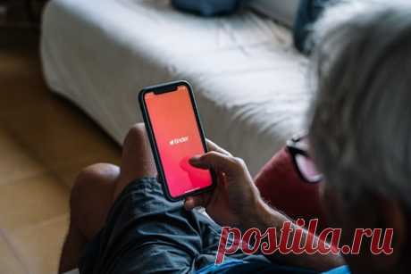 Россиянкам раскрыли способ распознать аферистов в Tinder. Частный детектив Олег Пытов рассказал, как распознать аферистов в Tinder. Он уточнил, что аферисты — хорошие психологи, которые знают, как манипулировать женщиной. По его словам, мошенник нацелен приумножить богатства, потому не обязательно старается переоформить чужое имущество, иногда он берет деньги в долг.