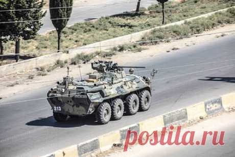 Россия приступила к патрулированию границы зоны контроля США в Сирии. Российские военные приступили к патрулированию линии разграничения территорий на востоке Сирии, которые контролируются международной коалицией во главе с США и Вооруженными силами России. Основная цель патрулирования — продемонстрировать присутствие российских военных и их готовность оказывать помощь населению.