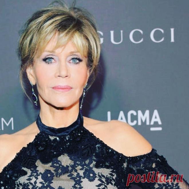 Публикация Jane Fonda в Instagram • Ноя 7, 2017 at 12:17 UTC 4,927 отметок «Нравится», 138 комментариев — Jane Fonda (@janefondaofficial) в Instagram: «Here’s me on the red carpet of LA Museum of Modern Art gala»