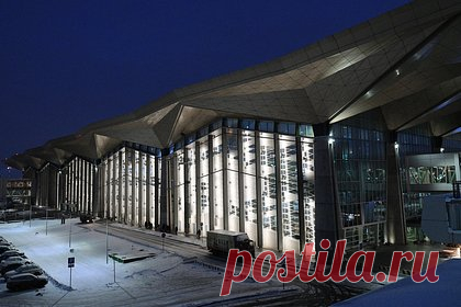 В российском аэропорту пропал свет. В аэропорту Санкт-Петербурга Пулково пропал свет на 20 минут. По данным очевидцев, блэкаут случился в зоне вылета. Причины внезапного отключения света не приводятся, однако массовой паники в воздушной гавани не было. Электричество дали спустя 20 минут, уточняет «Mash на Мойке».