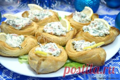 Лодочки из слоёного теста с начинкой
