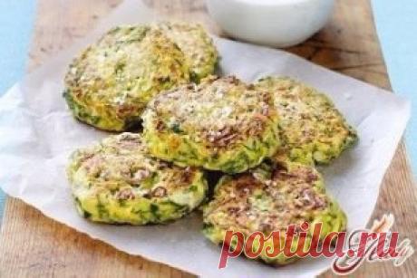 6 низкокалорийных гарниров к куриной грудке. Не знаете что приготовить к куриной грудке? Тогда вам поможет эта подборка!🍆🌽🍅
Сохрани себе!📌 
1. Витаминный гарнир: идеальное дополнение к мясу
🔸на 100грамм - 48.25 ккал🔸Б/Ж/У - 2.07/1.63/6.57🔸
Ингредиенты:
Зеленая стручковая фасоль 450 г
Лук репчатый - половинка или 1 небольшая луковица
Лимон 1 шт.
Кукуруза 100 г
Пучок укропа
Оливковое масло