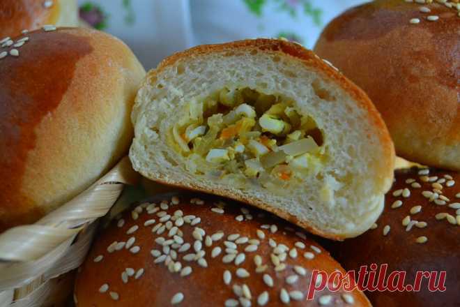 Пирожки с капустой и яйцом в духовке Из простых и доступных продуктов всего лишь за час с небольшим можно приготовить вкуснейшие, сытные пирожки из быстрого дрожжевого теста. Чтобы приготовить пирожки с капустой и яйцом в духовке подготовим необходимые продукты. Капусту, морковь с луком помоем в проточной воде и...