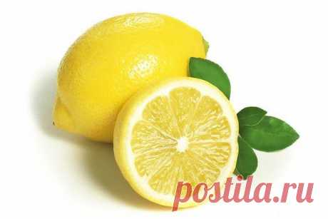 🍋 Бронхит

смешайте 50 г натертого хрена и сок 2 - 3 цитрусовых плодов. Принимайте по чайной ложке несколько раз в день, ничем не запивая. Лимон в компании с чесноком отлично действует в качестве рассасывающего средства. Для этого кашицу из 5 лимонов с кожурой смешать с кашицей из 4 головок чеснока, залить смесь одним литром прохладной кипяченой воды, плотно закрыть и держать в темном и холодном месте 5 суток. Процедить и принимать по столовой ложке три раза в день за 20 минут до еды