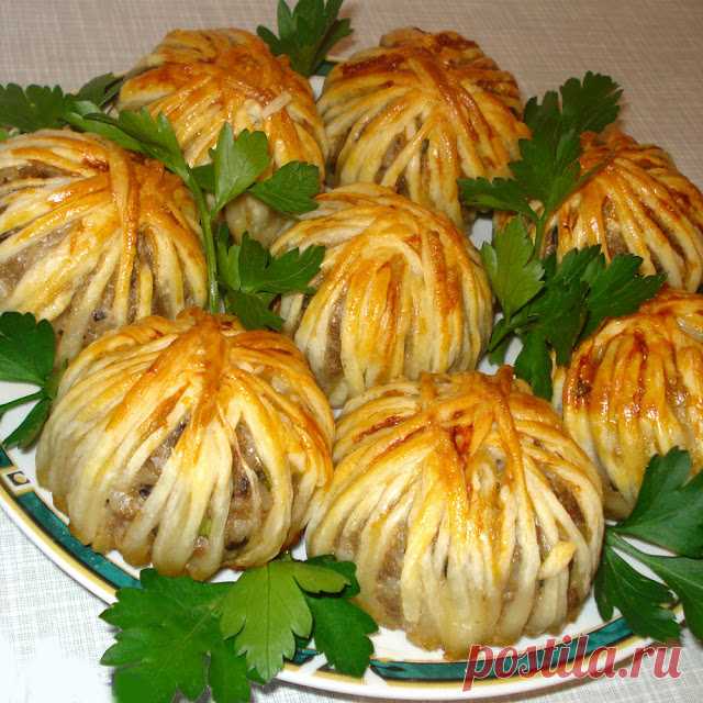 Мясные шарики с овощами 

Такой вкуснятины из фарша вы ещё точно не ели!

Ингредиенты
250г свинины
250г филе курицы
250г говядины
2 луковицы
1 морковь
1 перец сладкий
1 средний баклажан
0,5 кг помидор
2-3 зубчика чеснока
1 л…