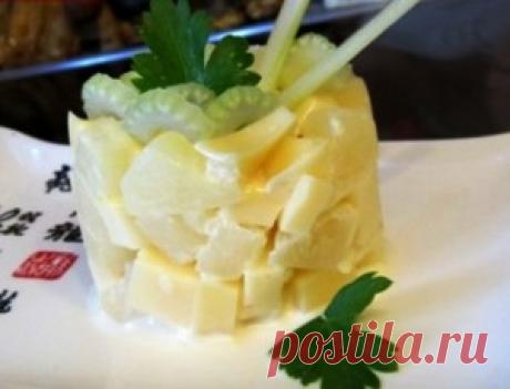 САЛАТ ИЗ СЫРА С АНАНАСАМИ