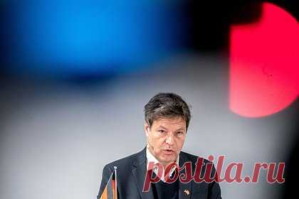 Вице-канцлер ФРГ прибыл на Украину. Вице-канцлер, министр по делам экономики и защиты климата Германии Роберт Хабек прибыл на Украину для переговоров. Политик прибыл в столицу Киев утром в понедельник, 3 апреля, с небольшой делегацией представителей немецкого бизнеса. Темы поездки — восстановление Украины и сотрудничество в энергетической сфере.