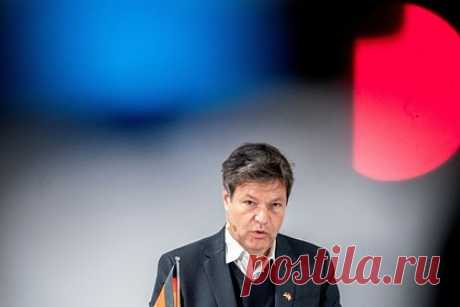 Вице-канцлер ФРГ прибыл на Украину. Вице-канцлер, министр по делам экономики и защиты климата Германии Роберт Хабек прибыл на Украину для переговоров. Политик прибыл в столицу Киев утром в понедельник, 3 апреля, с небольшой делегацией представителей немецкого бизнеса. Темы поездки — восстановление Украины и сотрудничество в энергетической сфере.