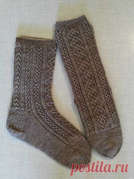 Ravelry: Project Gallery for Männerstutzen - mit Wadenkeil Große brennende Liab pattern by Maria Erlbacher