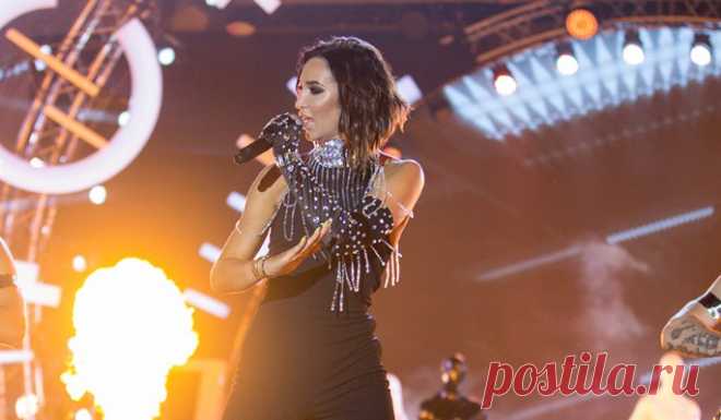 Раздетая Бузова показала в окно свои ягодицы :: Шоу-бизнес :: Дни.ру