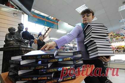 Россияне назвали самые известные книги Виктора Пелевина. К 60-летнему юбилею российского писателя Виктора Пелевина портал «Рамблер» провел опрос среди россиян, который показал, что самыми читаемыми и известными произведениями автора являются «Чапаев и Пустота» и «Generation "П"». Преимущественное большинство поклонников писателя — мужчины.