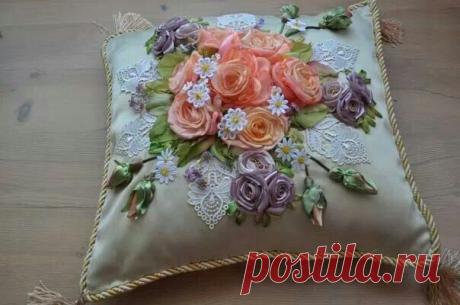 Najma Toor приколол(а) это к доске pillows