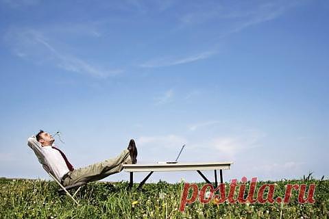 В своей книге «Похвала бегству» биолог Анри Лабори пишет о том, что, встречаясь с испытанием, человек располагает всего тремя ответными реакциями : 1) Борьба; 2) Пассивность; 3) Бегство.