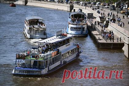 В речных трамваях разглядели шанс для спасения экологии Москвы. В запуске электрических речных трамваев разглядели огромный потенциал для развития инфраструктуры и спасения экологии Москвы. Проект по возрождению забытого вида транспорта оценил депутат Московской городской думы Олег Артемьев. Перевозки по реке могут повлиять и на отношение москвичей к электрокарам.