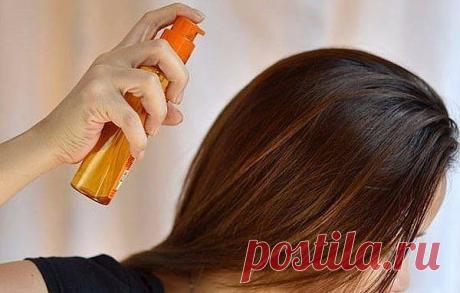 Витаминный спрей для волос 

- 50 мл. минеральной воды (либо отвара трав) 
- по 1 ампуле витамина В1, В6, В12 (и В5 если найдете) 
- 1 ампула сока алоэ 

Способ изготовления: 

Нашла в интернете совет от трихолога - добавлять витамины группы В в любой бальзам для волос. Я воспользовалась этой идеей и сделала витаминизированный спрей для волос. Была мысль еще "усугубить" все это популярными витаминами для волос А и Е, но они в масле и я предумала, чтобы волосы не были жирны...