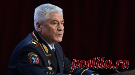Колокольцев поощрил полицейских из Подмосковья, спасших людей из горящего дома. Глава Министерства внутренних дел России Владимир Колокольцев поощрил сотрудников полиции из Московской области, которые помогли гражданам эвакуироваться из горящего двухэтажного многоквартирного дома. Читать далее