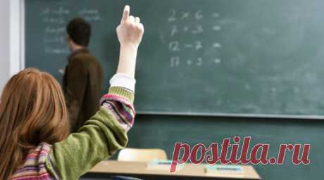 В России призвали ввести отсрочку от армии для работающих в школе выпускников педвузов. Уполномоченный по правам ребёнка в Республике Татарстан, основатель Национального родительского комитета Ирина Волынец предложила предоставить выпускникам педагогических колледжей и вузов отсрочку от призыва в армию при условии их трудоустройства после окончания учёбы в школу. Либо, по её словам, можно приравнять работу в школе к альтернативной службе. Копия обращения на имя главы комитета Госдумы по…