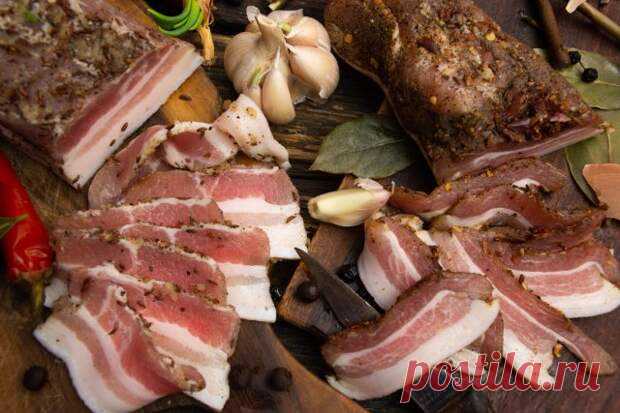 Солонина казацкая - Будет вкусно - Медиаплатформа МирТесен Домашнее сало «Солонина казацкая» — рецепт в трёх разных смесях специй. Солонина с чесноком и тмином, острая солонина с хлопьями чили и солонина с тмином. Заготовки из свинины это просто, вкусно и хранится долго! Солонина казацкая. Подготовка: 7 дней Приготовление: 40 минут Количество: 2 кг На - 3 марта - 43675055358 - Медиаплатформа МирТесен