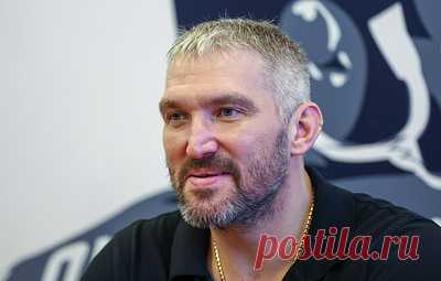 Овечкин отправится на месяц в отпуск после посещения здания Совета Федерации. В среду хоккеист посетил здание Совета Федерации, где встретился с председателем верхней палаты парламента Валентиной Матвиенко