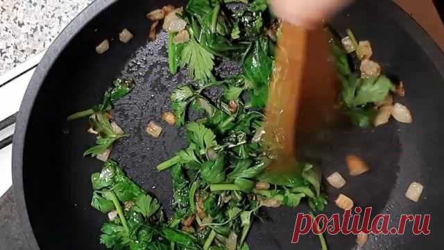 Вкусный омлет со ШПИНАТОМ и ФЕТОЙ - быстрый завтрак. ПРОСТОЙ и ПОЛЕЗНЫЙ ЗАВТРАК. Приятного аппетита Ингредиенты:Яйцо - 3 шт.Шпинат - 100 гр.Сыр фета - 60 гр.Лук - 1 шт (средняя)Петрушка - на глазЖарим на оливковом маслеСоль, перец по вкусу