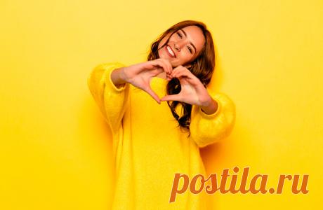 114+ идей Что подарить своей Девушке на 8 марта (в Примерах) Большой и готовый список идей, что подарить своей Девушке на 8 марта. Недорогие и оригинальные презенты для второй половинке на Международный Женский День в примерах.