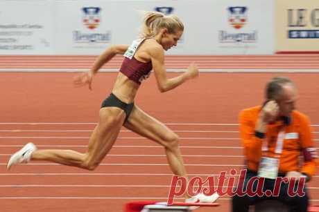 Клишина дала совет российским спортсменам о выступлении в нейтральном статусе. Российская прыгунья в длину Дарья Клишина дала совет отечественным спортсменам о выступлении в нейтральном статусе. Спортсменка заявила, что нужно соглашаться на условия Международного олимпийского комитета (МОК) ради участия в Олимпийских играх. «Спорт вне политики», — посчитала она.