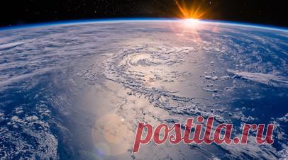 «Разрушительные и необратимые последствия»: учёные предупредили европейцев о катастрофе из-за коллапса течений АМОС. Учёные-климатологи обратились к лидерам стран Северной Европы с предупреждением о надвигающейся катастрофе из-за коллапса ключевых течений Атлантического океана. Открытое письмо подписали более 40 ведущих экспертов. По их словам, изменение циркуляции океана обернётся «разрушительными и необратимыми последствиями», особенно для Северной Европы, где установятся сильное похолодание…