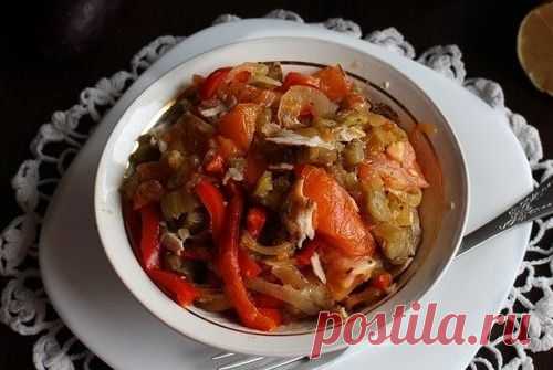 Горячий салат с баклажанами и курятинкой