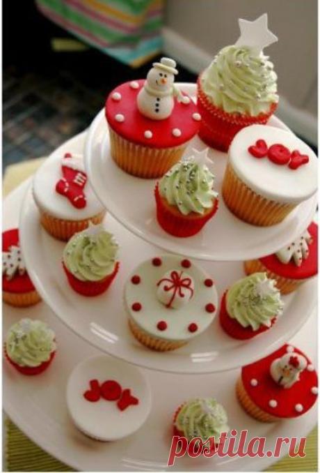 👌 15 идей новогодних капкейков, увлечения и хобби Недавно прочитала, что при встрече нового 2015 года на столе обязательно должны быть сладости. Синяя деревянная коза по достоинству оценит их наличие и весь следующий год будет оче...