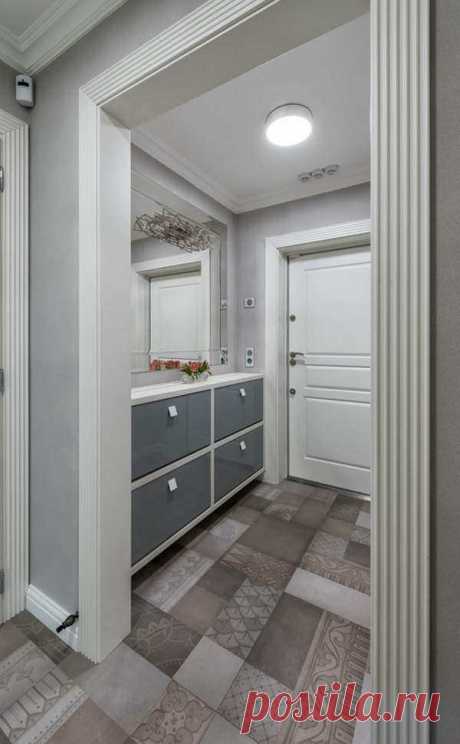 Дизайн узкой прихожей - правильно обустраиваем пространство Прихожая — это первое помещение, в которое вы и ваши гости попадают по приходу в квартиру, поэтому каждому из нас хочется сделать ее оригинальной, современной, а главное практичной. Не пожалейте време…