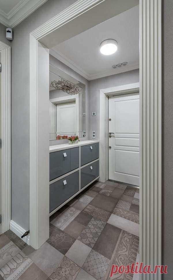 Дизайн узкой прихожей - правильно обустраиваем пространство Прихожая — это первое помещение, в которое вы и ваши гости попадают по приходу в квартиру, поэтому каждому из нас хочется сделать ее оригинальной, современной, а главное практичной. Не пожалейте време…