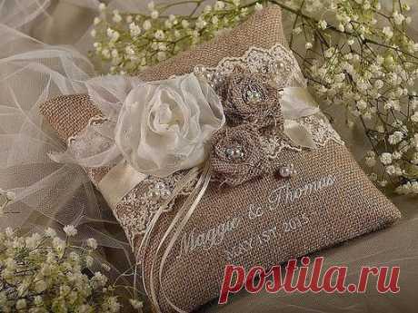 Красивый акцент в интерьере, сделанный из мешковины...